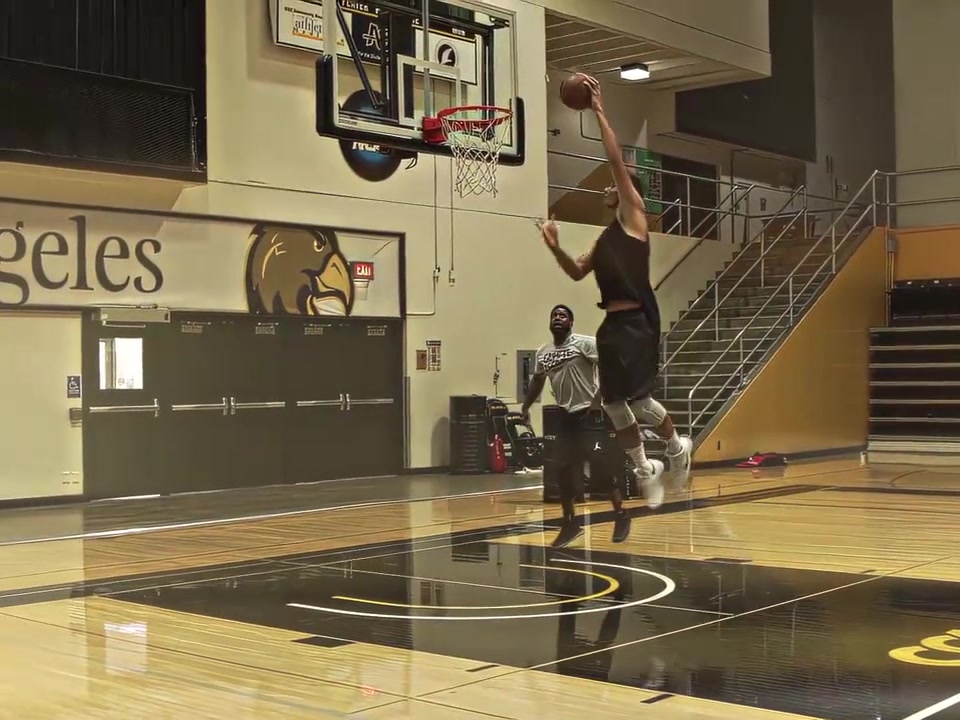 完美的肌肉线条易建联